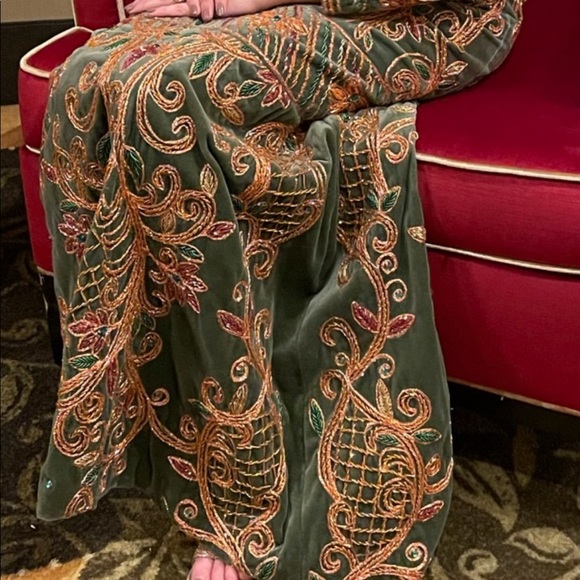 Palestinian tatreez Henna Velvet Dress embroidery w Crystals - Picture 5 of 9